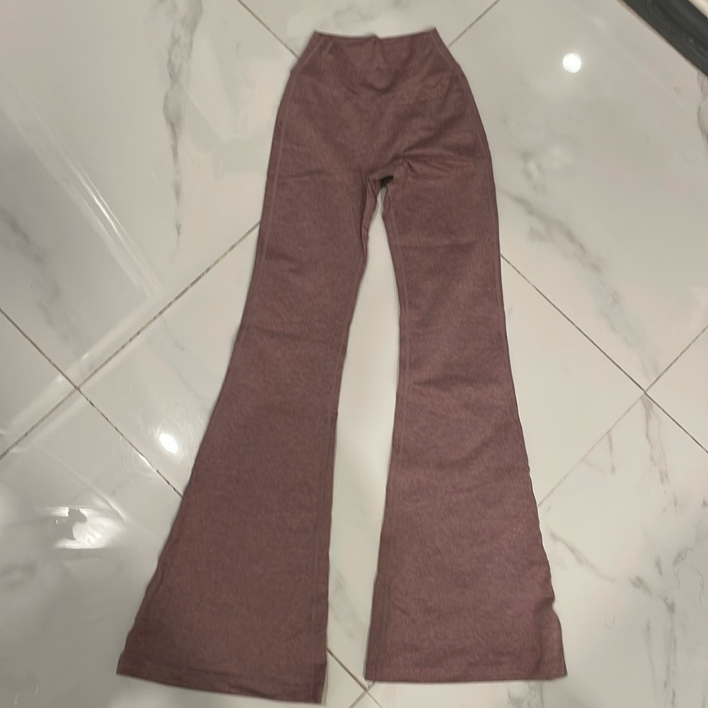 Buffbunny light pink flare legging 
Size small
Only used once